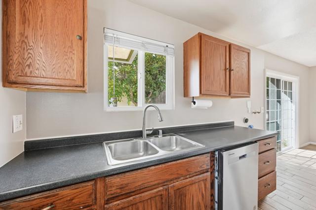 Detail Gallery Image 13 of 27 For 2825 College Bld, Oceanside,  CA 92056 - 3 Beds | 2 Baths
