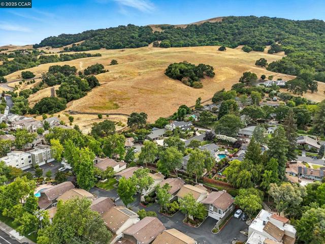 218 Jewel Ter, Danville CA: https://media.crmls.org/mediaz/02a1cb72-bdc4-49c7-83be-12a95e746115.jpg