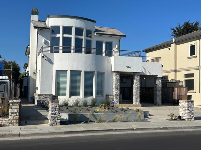 944 W West Cliff Drive, Santa Cruz CA: https://media.crmls.org/mediaz/02a1cf23-3561-4137-82d4-3480dcdea933.jpg
