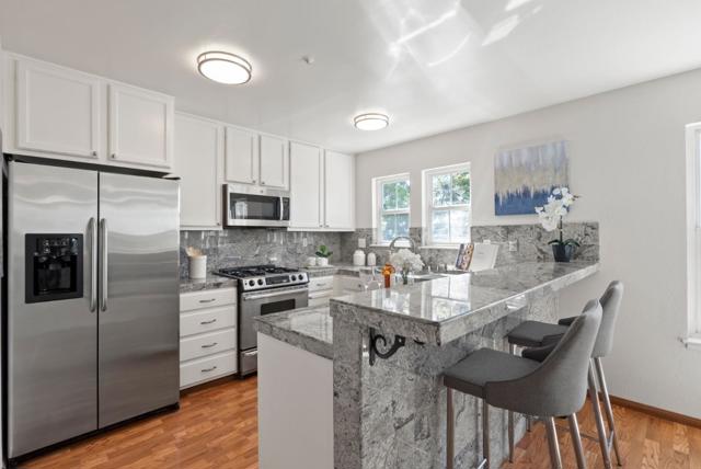 1115 Outrigger Lane, Foster City CA: https://media.crmls.org/mediaz/02a2126a-c99a-466c-9471-78b010e146f5.jpg