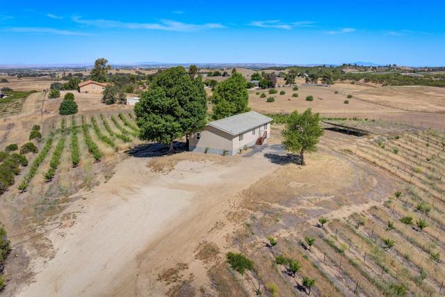 5720 Vista Serrano Way, Paso Robles CA: https://media.crmls.org/mediaz/02a2f16b-c5ba-4ef0-bf3a-e94696b08f81.jpg