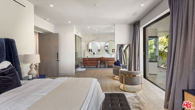 1724 N Sierra Bonita Avenue, Los Angeles CA: https://media.crmls.org/mediaz/02a321ab-a8af-4bc4-8f49-30924b3a346f.jpg