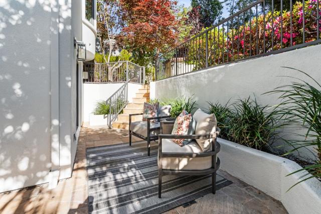 6 Zachary Court, Menlo Park CA: https://media.crmls.org/mediaz/02a33b6b-ae22-44c3-a213-c608d2fe4a85.jpg