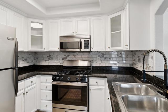 Detail Gallery Image 6 of 49 For 5010 Los Morros Way #26,  Oceanside,  CA 92057 - 2 Beds | 2 Baths