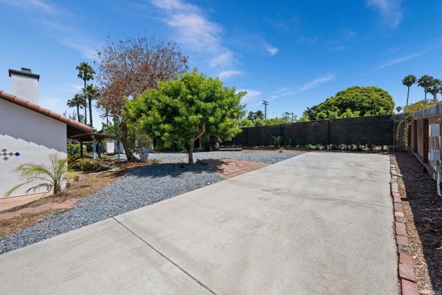 869 Eugenie Avenue, Encinitas CA: https://media.crmls.org/mediaz/02a37ece-908d-46c5-8f39-c78f00296ede.jpg