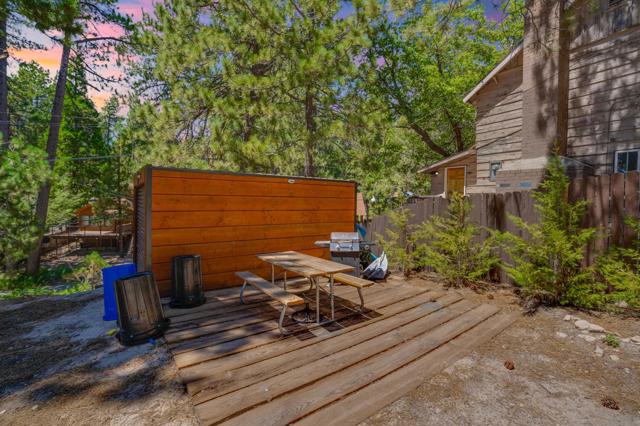33382 Squirrel Dr, Green Valley Lake CA: https://media.crmls.org/mediaz/02a39978-64da-4e2f-b0ac-5f80eb71e2c0.jpg