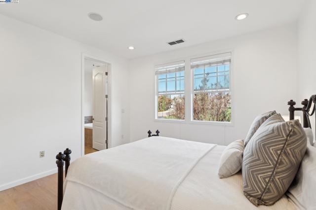 3554 Capoterra Way, Dublin CA: https://media.crmls.org/mediaz/02a45fea-9cc4-466c-9004-77fd1981cee4.jpg