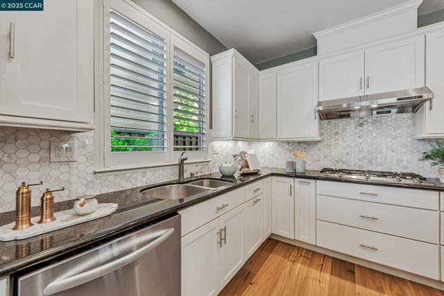 122 Claremont Crest Ct, San Ramon CA: https://media.crmls.org/mediaz/02a48202-d846-4e15-a1af-6ab77ff9f268.jpg