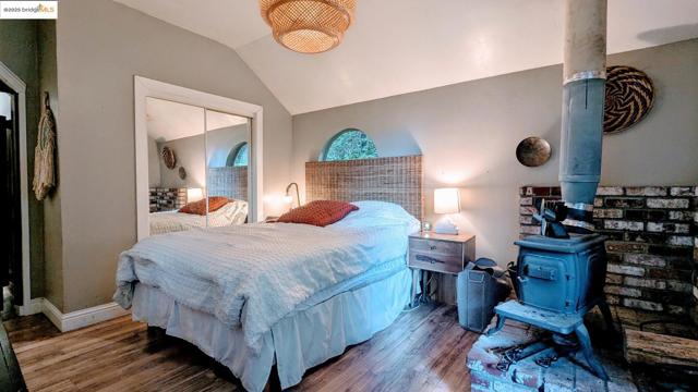 18512 Hwy 116, Guerneville CA: https://media.crmls.org/mediaz/02a4c2c5-36b0-48d8-995a-821971922d1d.jpg