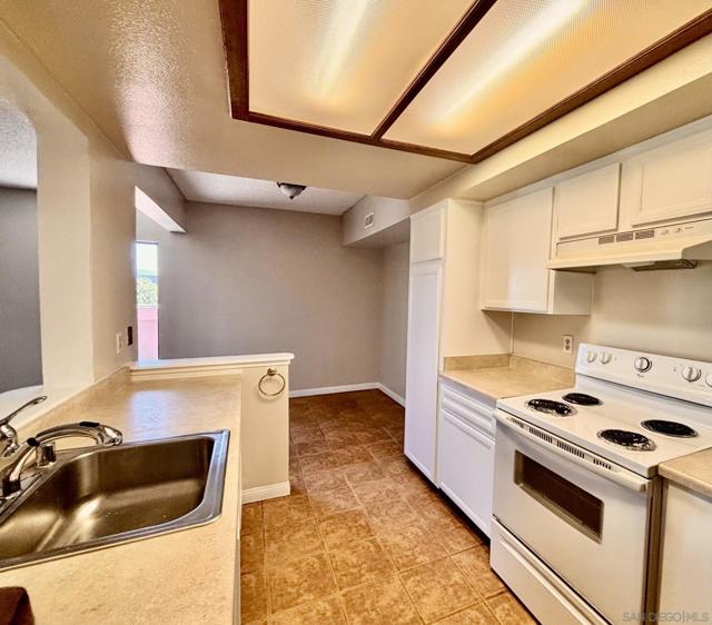 1040 E Washington Ave, Escondido CA: https://media.crmls.org/mediaz/02a4f737-a5b1-4853-acde-006c2f34ee38.jpg