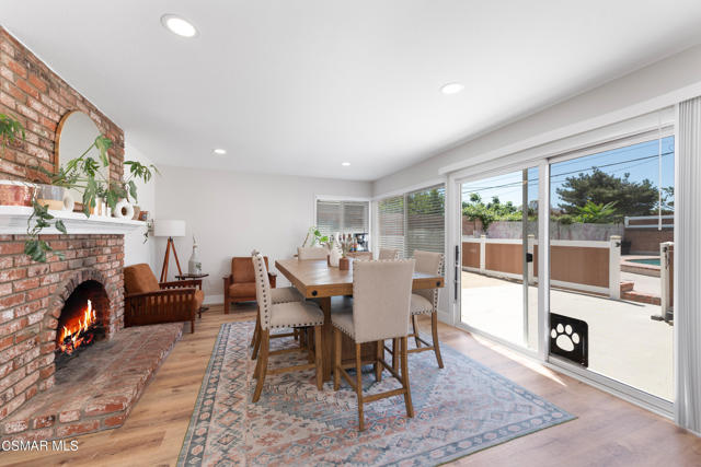 3268 Hilldale Avenue, Simi Valley CA: https://media.crmls.org/mediaz/02a5f8fe-7e8f-4997-b7c8-96b10b1304e6.jpg