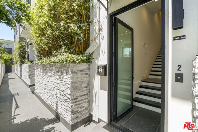 1445 1/4 N Martel Avenue, Los Angeles CA: https://media.crmls.org/mediaz/02a65648-eeb2-4b51-89d2-5c04c2ca4ea7.jpg