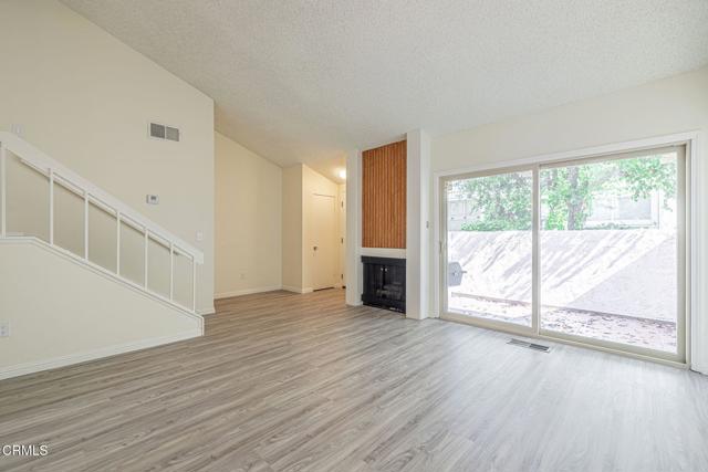 Detail Gallery Image 14 of 48 For 22239 1/4 Erwin St, Woodland Hills,  CA 91367 - 2 Beds | 2 Baths