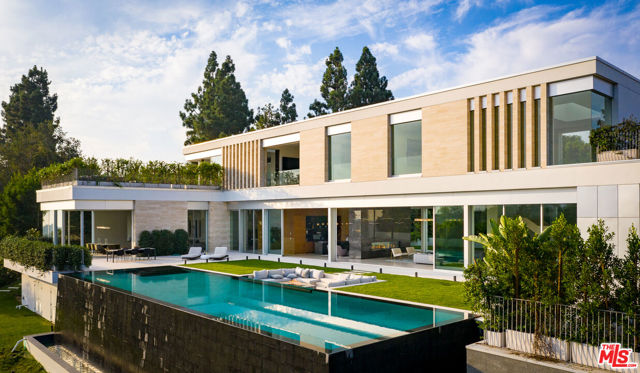 642 Perugia Way, Los Angeles CA: https://media.crmls.org/mediaz/02a6f13a-367c-49b0-94b1-f2373e6c08e1.jpg