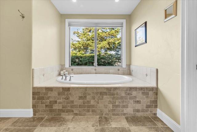 4116 Ashford Circle, Hollister CA: https://media.crmls.org/mediaz/02a78d7d-4644-4562-8546-9da1a7e99237.jpg