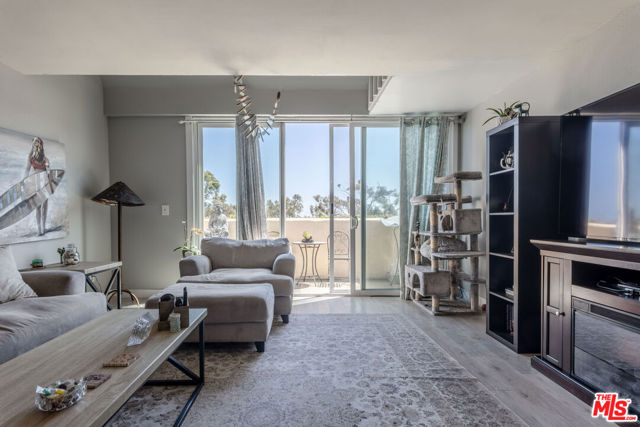 23901 Civic Center Way, Malibu CA: https://media.crmls.org/mediaz/02a7a516-beb1-41b5-b365-9edfc402c989.jpg