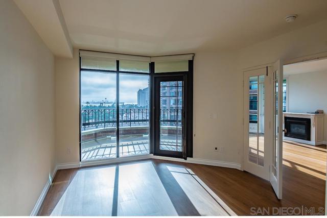 500 W Harbor Dr, San Diego CA: https://media.crmls.org/mediaz/02a7c273-2b3d-4d6b-a372-8f971356bb71.jpg