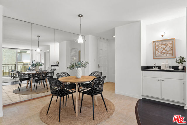 1885 Veteran Avenue, Los Angeles CA: https://media.crmls.org/mediaz/02a7c660-3d50-4c84-b4c1-bce3aa9bb1fe.jpg