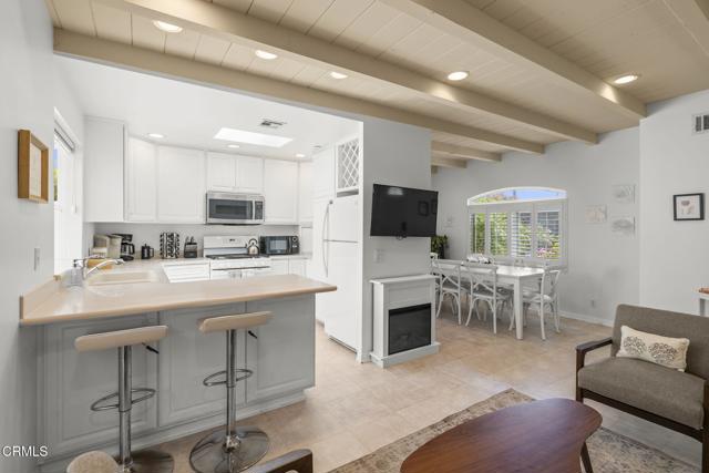 2036 Pierpont Boulevard, Ventura CA: https://media.crmls.org/mediaz/02a7d18d-7925-4a68-8ec8-30af2b63dc68.jpg