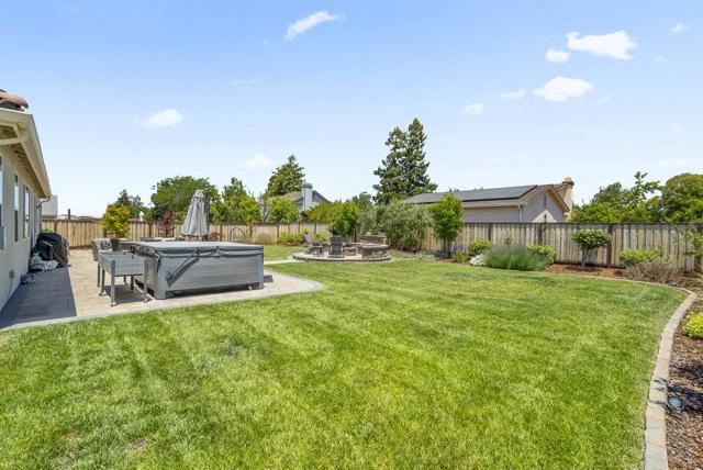 2721 Grayson Street, Hollister CA: https://media.crmls.org/mediaz/02a7efe5-b989-4455-b2ba-3a67c9a5a9d6.jpg