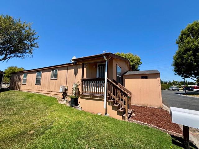 117 Fisk Terrace, Fremont CA: https://media.crmls.org/mediaz/02a8481c-e73a-4b6d-a29f-2552bb5cccff.jpg