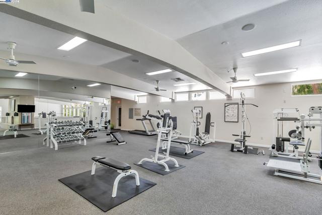 291 Tradewinds Dr, San Jose CA: https://media.crmls.org/mediaz/02a89a00-f359-407d-abbd-fa7bfa659f16.jpg