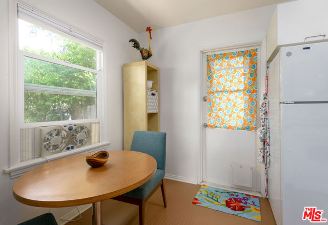 10739 Jefferson Boulevard, Culver City CA: https://media.crmls.org/mediaz/02a8a52f-65d2-420b-b82a-1729863a946f.jpg