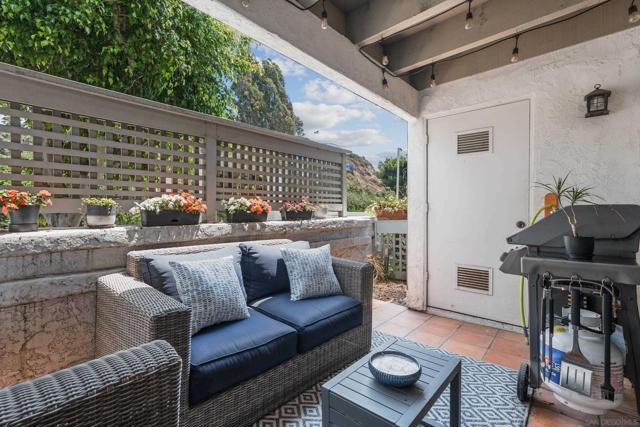 528 Via De La Valle, Solana Beach CA: https://media.crmls.org/mediaz/02a91eff-7dfb-470b-9a3c-9be11a7b8acb.jpg