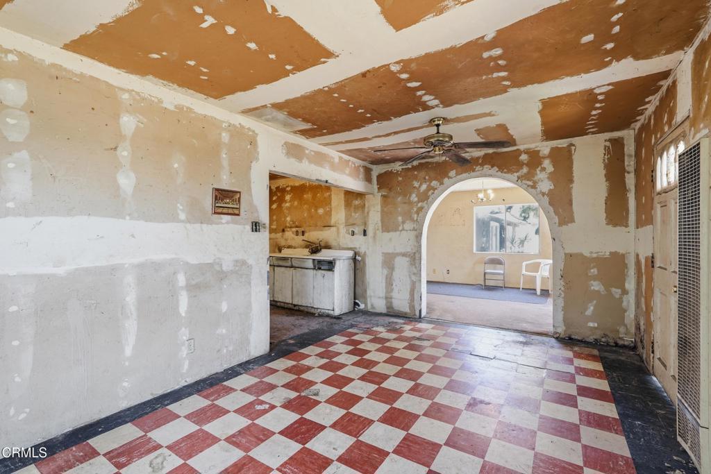 https://media.crmls.org/mediaz/02a95f8b-801a-4491-af49-1ad4c0672db4.jpg?preset=X-Large