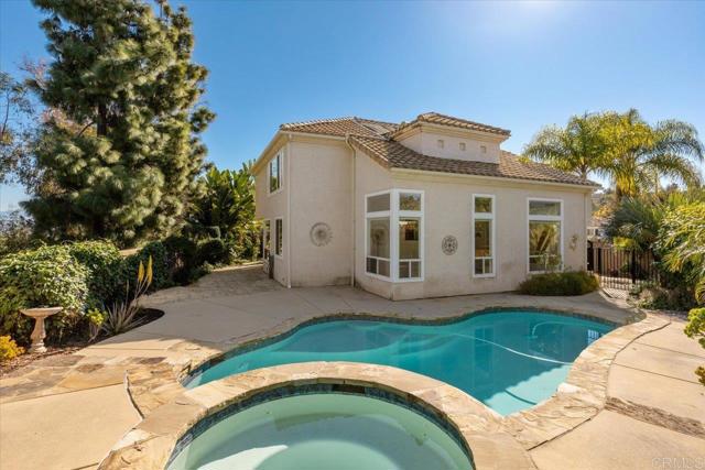 Detail Gallery Image 8 of 33 For 4976 Bella Collina St, Oceanside,  CA 92056 - 5 Beds | 3 Baths