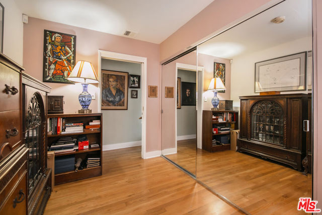 13384 Contour Drive, Sherman Oaks CA: https://media.crmls.org/mediaz/02aa2352-5457-427f-b86a-f5730c99ec2b.jpg