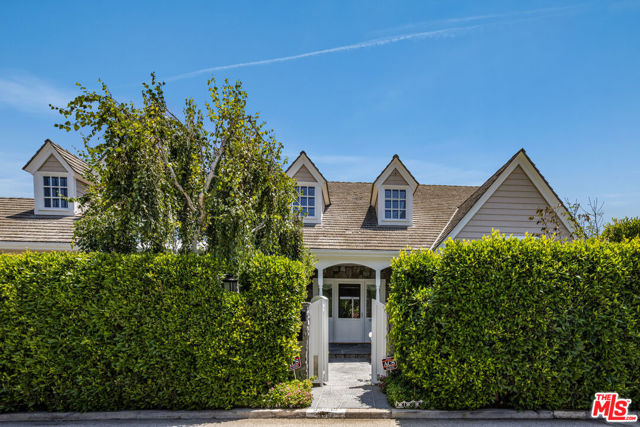 12500 Helena Street, Los Angeles CA: https://media.crmls.org/mediaz/02aa6866-94f7-4c65-a0b7-fcc3dc559f47.jpg