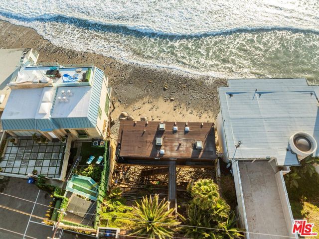 43000 Pacific Coast Highway, Malibu CA: https://media.crmls.org/mediaz/02aac540-21da-4e66-b828-c17d1ae2c055.jpg