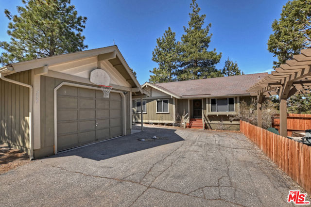 779 Villa Grove Avenue, Big Bear City CA: https://media.crmls.org/mediaz/02ab8b87-af6d-4139-b186-56437e74bac8.jpg