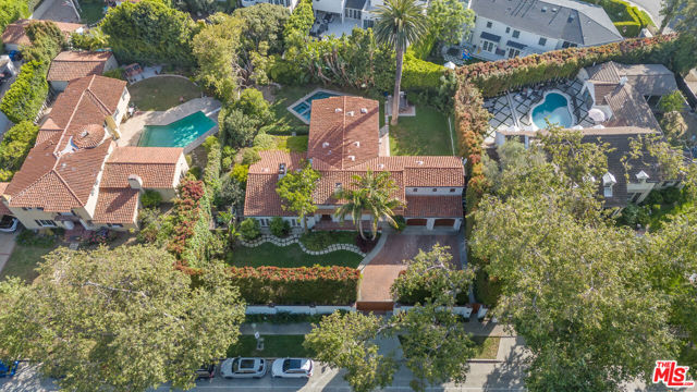 221 S Beverly Glen Boulevard, Los Angeles CA: https://media.crmls.org/mediaz/02abd4a4-a5be-45ee-819e-6dad47476f0c.jpg