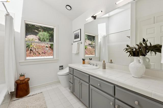 Image 43 of 57 For 23 Valant Place