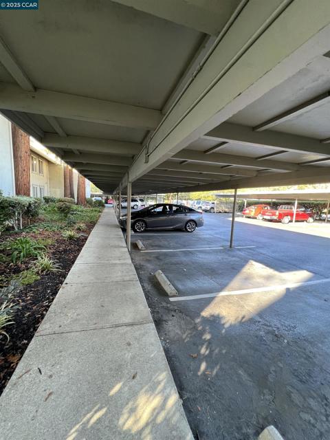 2562 Walnut Blvd, Walnut Creek CA: https://media.crmls.org/mediaz/02acaaba-5771-4cb5-85af-b6ec20e689d2.jpg