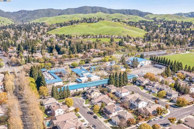 1221 Culet Ranch Rd, Danville CA: https://media.crmls.org/mediaz/02acc7ef-a86e-47f4-b316-1a281464c4cc.jpg