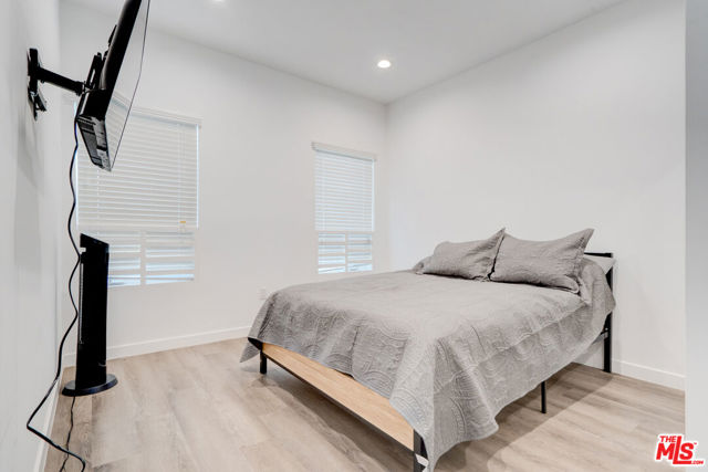 1875 W 20th Street, Los Angeles CA: https://media.crmls.org/mediaz/02ace452-aafa-4842-a043-8c4588fc68ee.jpg
