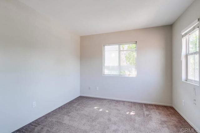 1238 Avenida Amistad, San Marcos CA: https://media.crmls.org/mediaz/02ad2cf7-824c-406b-86ef-e5f496ca469a.jpg