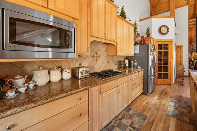 1925 Baldwin Lake Road, Big Bear CA: https://media.crmls.org/mediaz/02ad6404-52b1-495f-a2fb-e0aae9e0d474.jpg