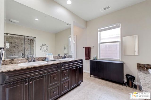 74121 Kingston Court, Palm Desert CA: https://media.crmls.org/mediaz/02ae0a43-d9e7-4715-a146-39cf41e50072.jpg