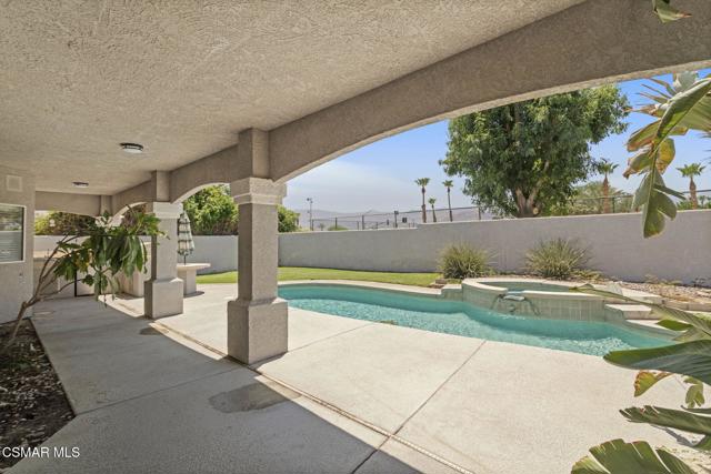 41985 Hemingway Court, Palm Desert CA: https://media.crmls.org/mediaz/02ae47c0-8b69-4a15-81a6-769a69b2c3dd.jpg