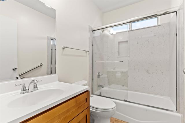 1206 E 23rd St, Oakland CA: https://media.crmls.org/mediaz/02af0808-3402-42e6-8cd8-7539f9816918.jpg