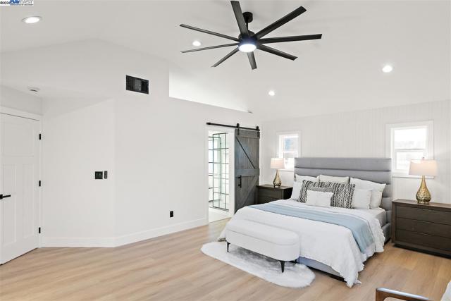 3198 Vintage Crest Dr, San Jose CA: https://media.crmls.org/mediaz/02af2ce3-1646-4cdd-8cc7-8db88f271d04.jpg