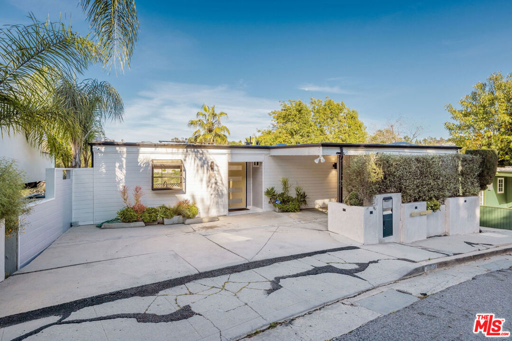 3352 Oak Glen Drive