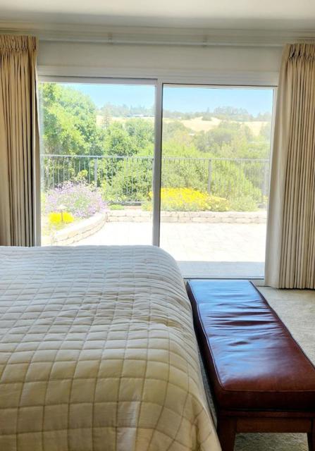 287 Portola Road, Portola Valley CA: https://media.crmls.org/mediaz/02af6971-8ead-413e-91e1-bde7f53db220.jpg