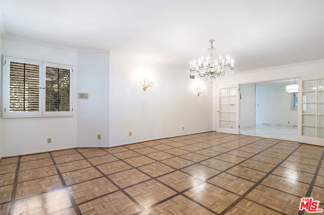 180 N Highland Avenue, Los Angeles CA: https://media.crmls.org/mediaz/02af7f39-6cb6-4df6-9830-0f45464f5404.jpg