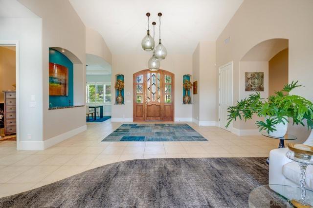 2860 Via Rancheros Way, Fallbrook CA: https://media.crmls.org/mediaz/02afa215-40a2-44c6-a2f3-bc9d03bf4eaa.jpg
