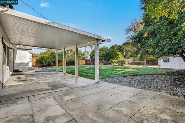 1053 Arkell Rd, Walnut Creek CA: https://media.crmls.org/mediaz/02afc94d-a074-4316-80e4-6afa9558ed8c.jpg